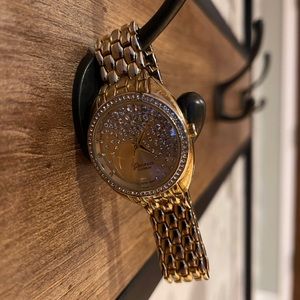 Geneva Platinum gold link / bracelet watch bling✨